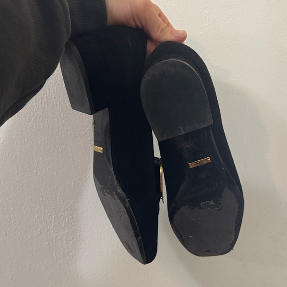 Gucci Black Loafers with Gold Accent - Picture 7 of 7